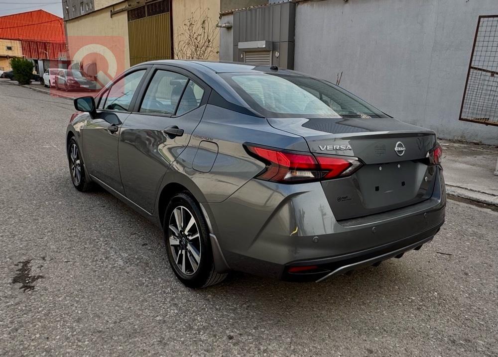 نيسان فيرسا